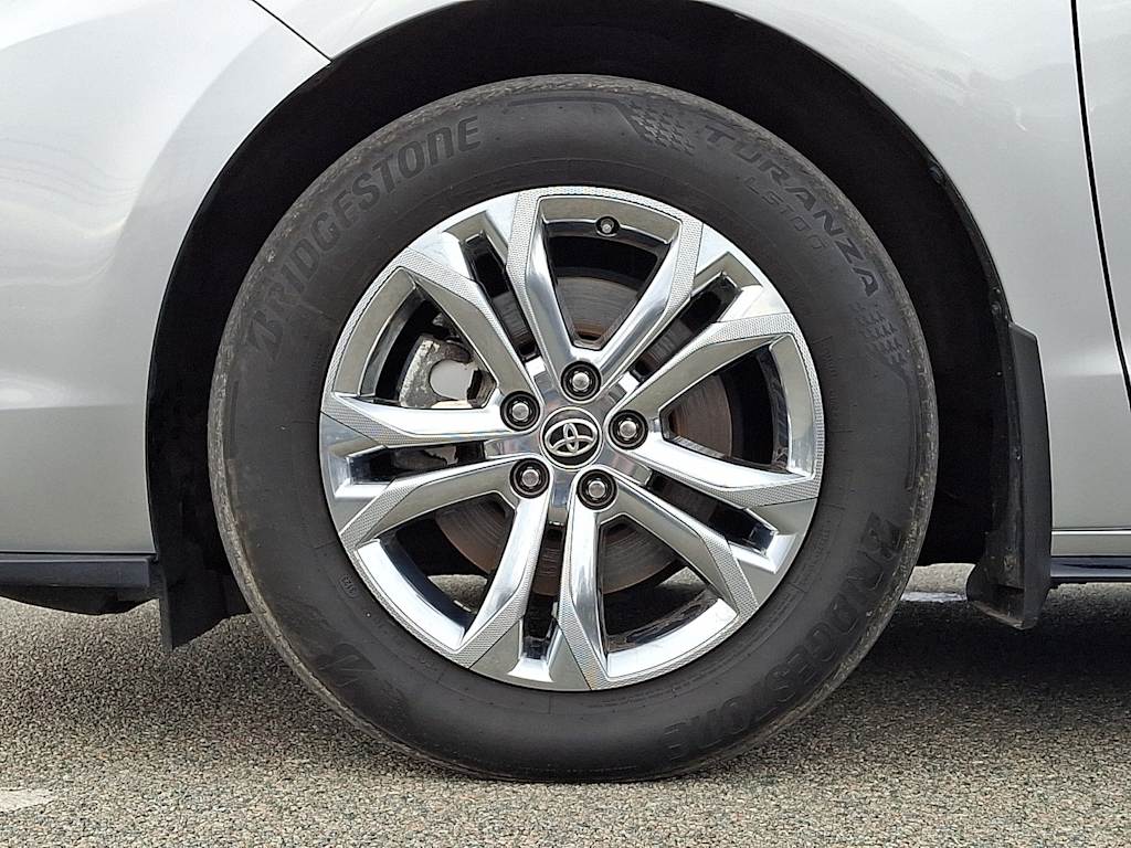 Thumbnail: 2023 Toyota Sienna - 8