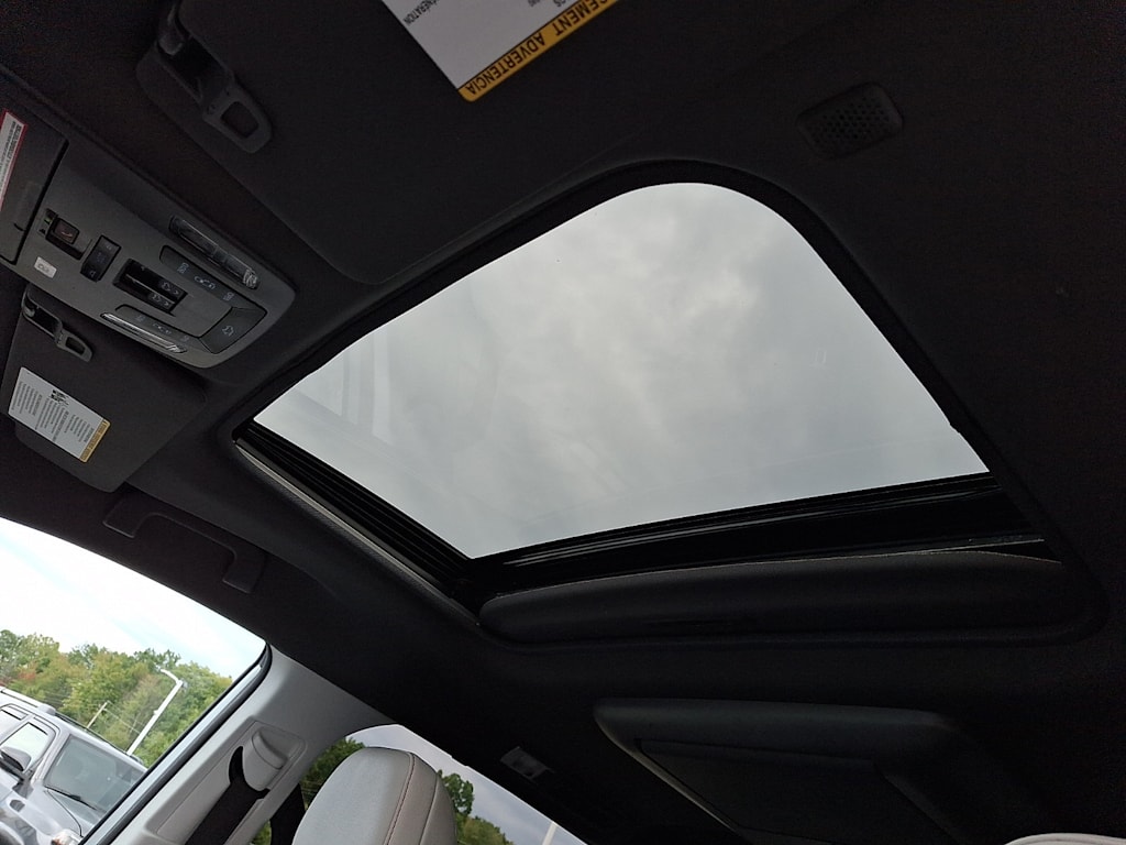 Thumbnail: 2023 Toyota Sienna - 24