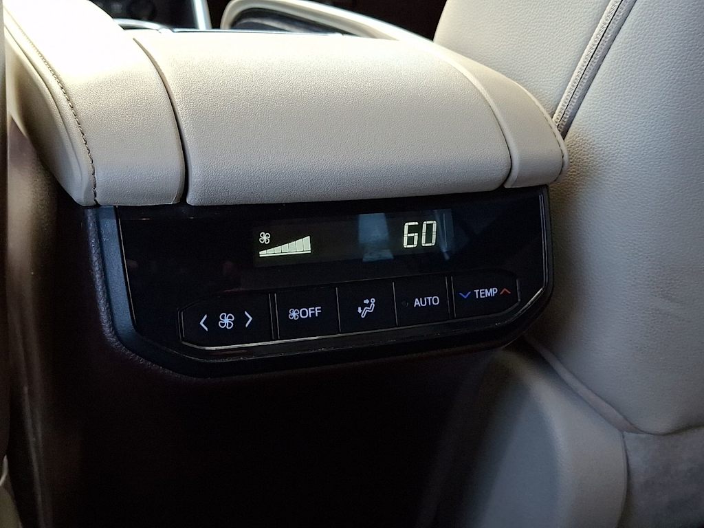 Thumbnail: 2020 Toyota Highlander - 21