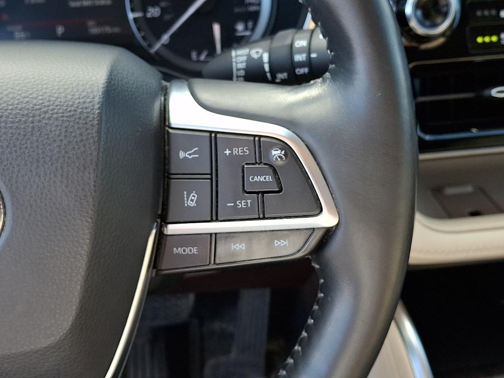 Thumbnail: 2020 Toyota Highlander - 28