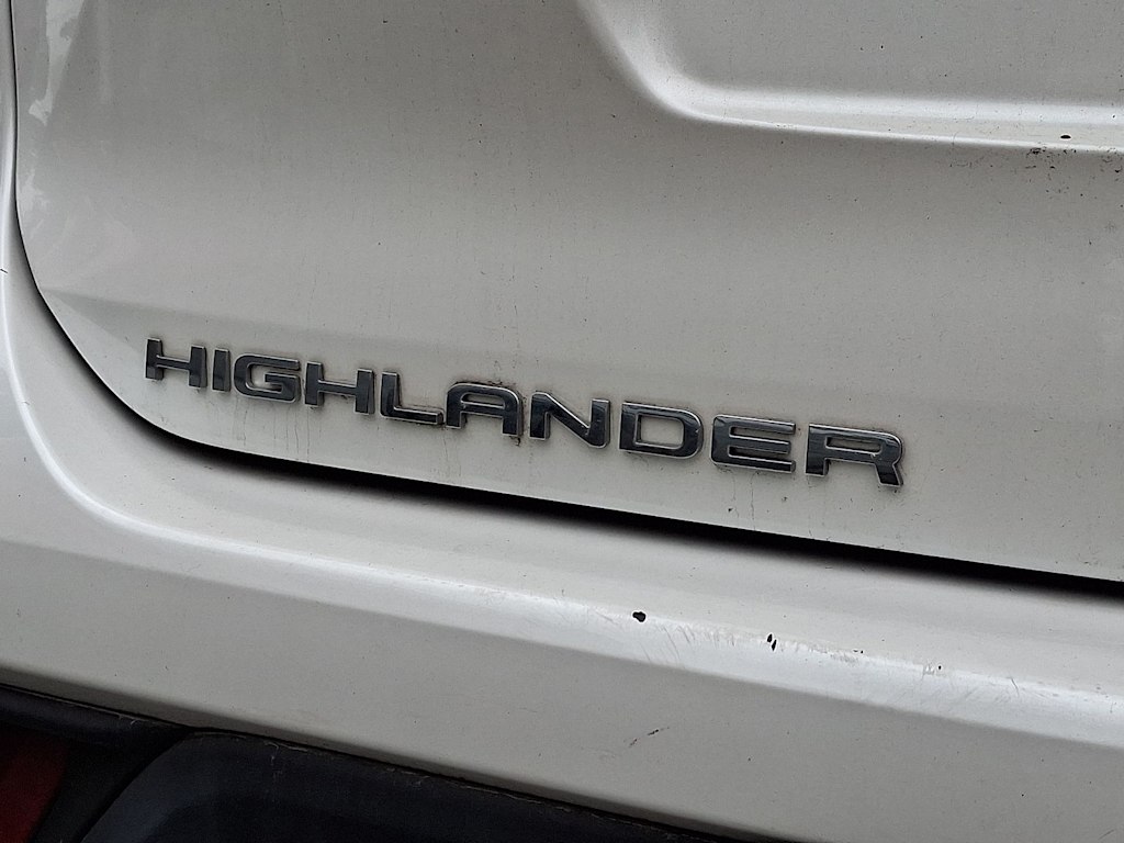 Thumbnail: 2022 Toyota Highlander - 4