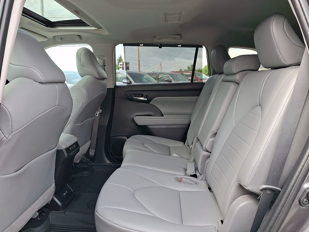 Thumbnail: 2021 Toyota Highlander - 11