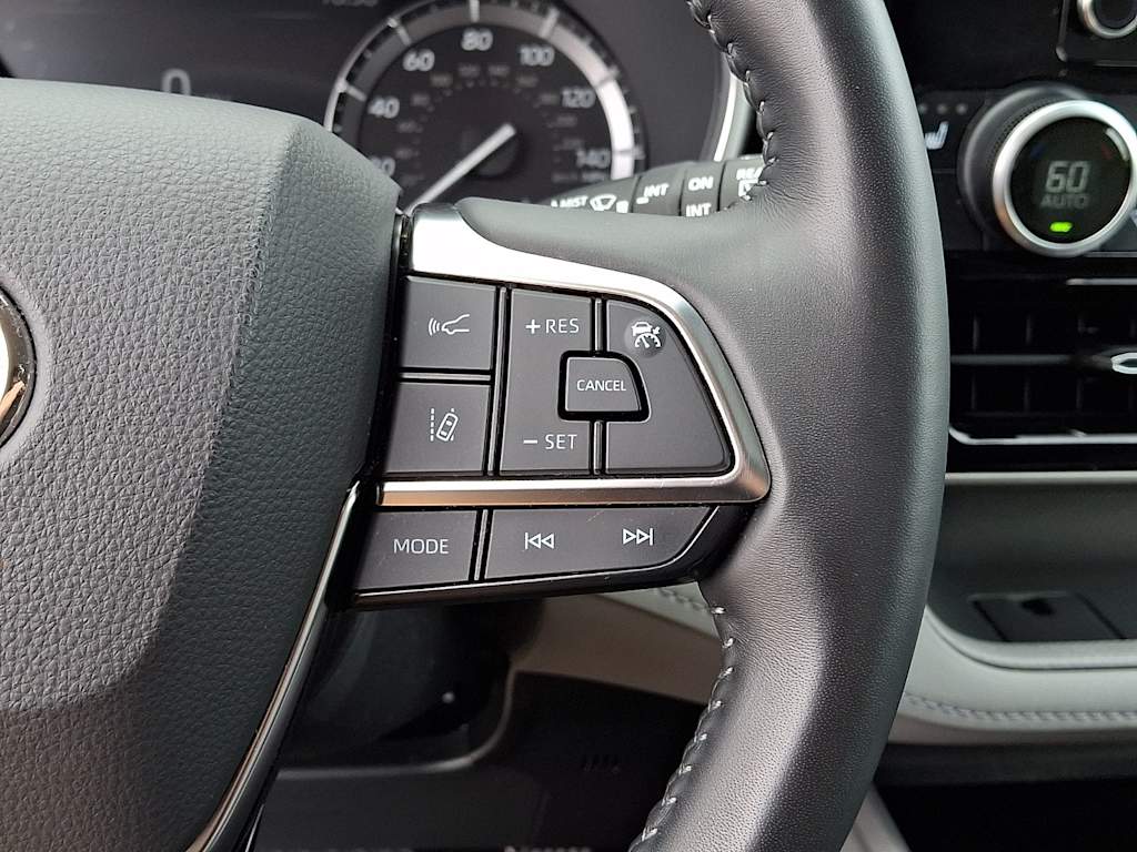 Thumbnail: 2021 Toyota Highlander - 28