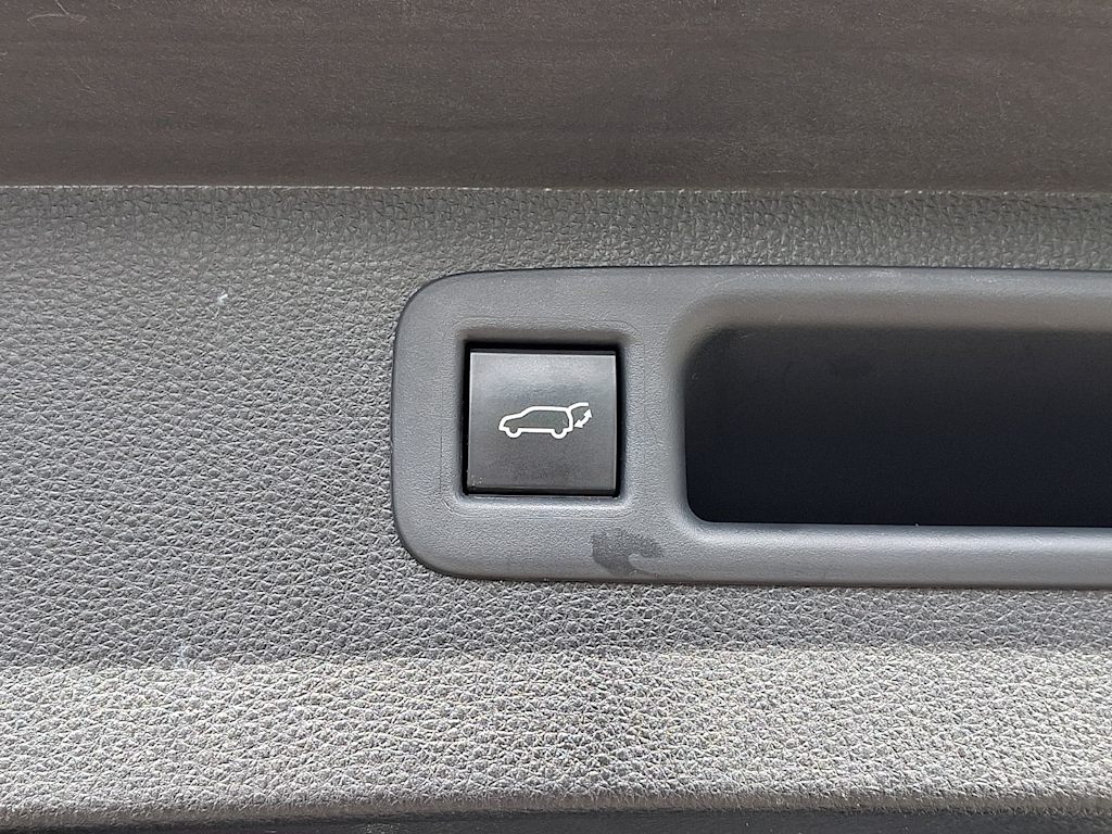 Thumbnail: 2021 Toyota Highlander - 32