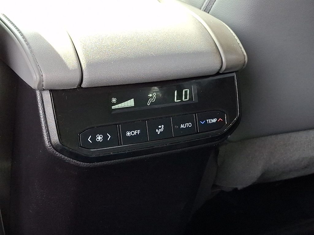 Thumbnail: 2021 Toyota Highlander - 21