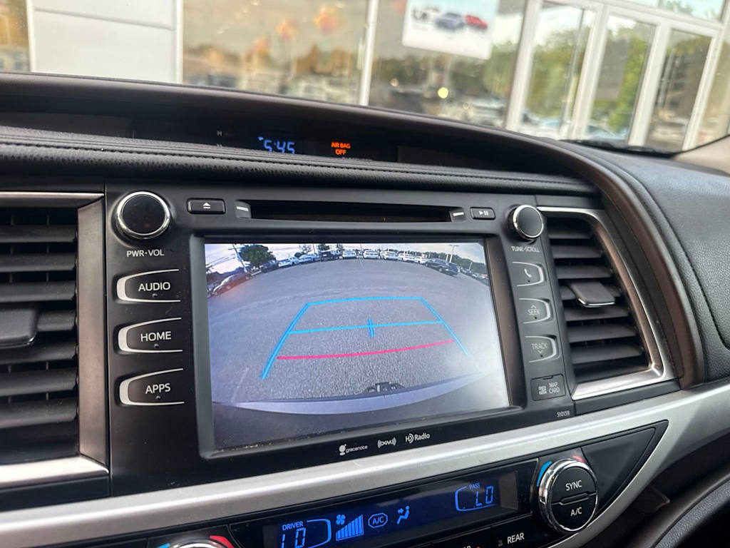 Thumbnail: 2016 Toyota Highlander - 9