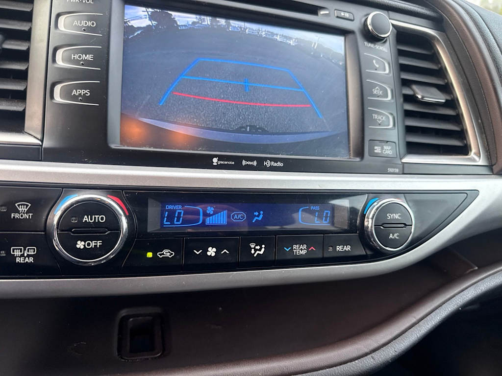 Thumbnail: 2016 Toyota Highlander - 19
