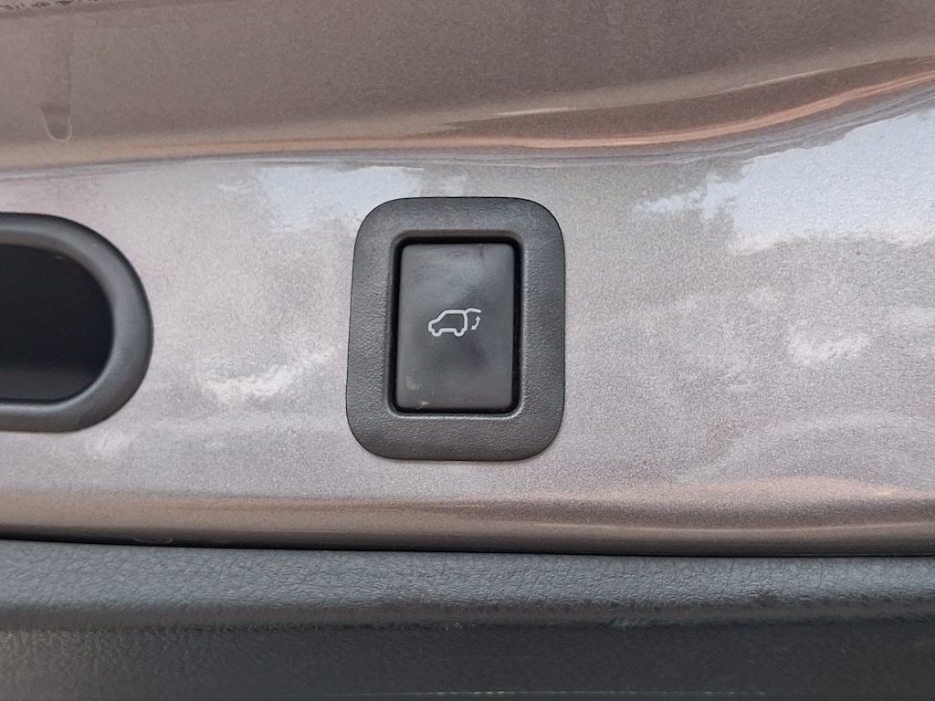 Thumbnail: 2016 Toyota Highlander - 31