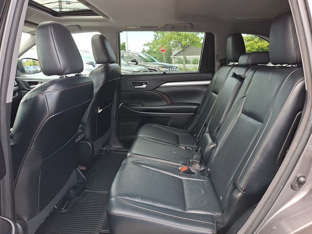 Thumbnail: 2016 Toyota Highlander - 11