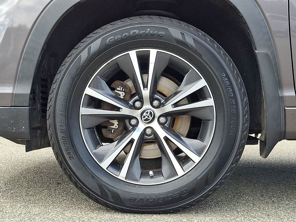 Thumbnail: 2016 Toyota Highlander - 8