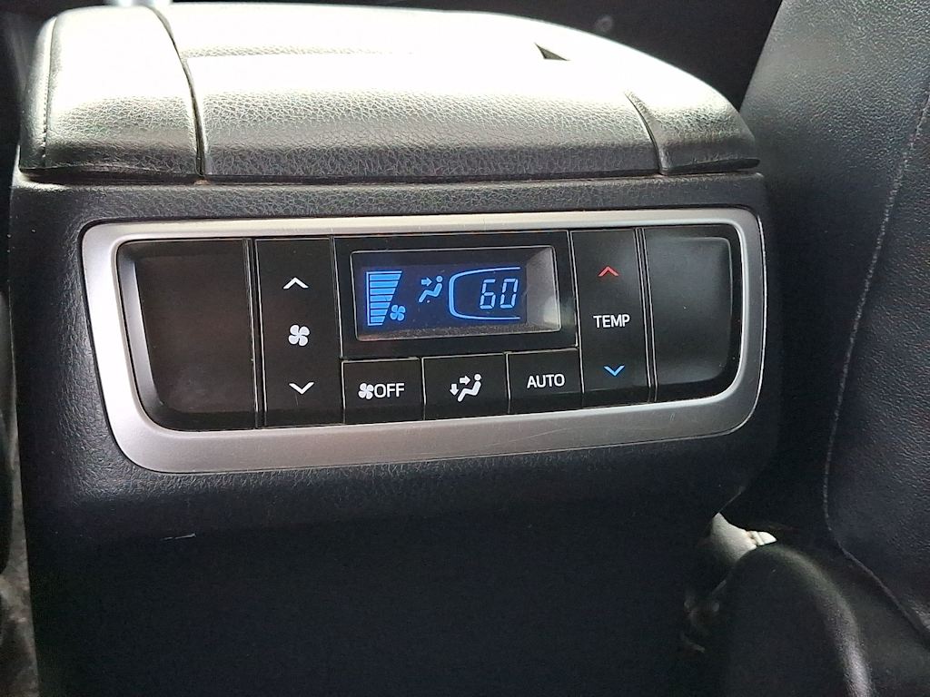 Thumbnail: 2016 Toyota Highlander - 21