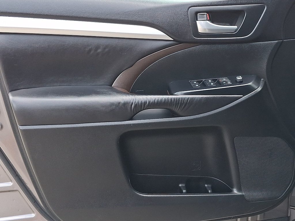 Thumbnail: 2016 Toyota Highlander - 22