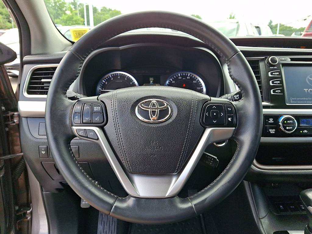 Thumbnail: 2016 Toyota Highlander - 9