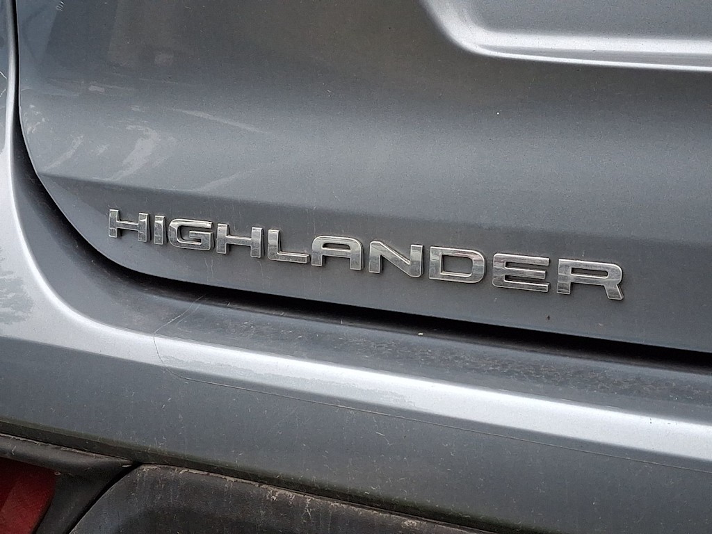 Thumbnail: 2023 Toyota Highlander - 4