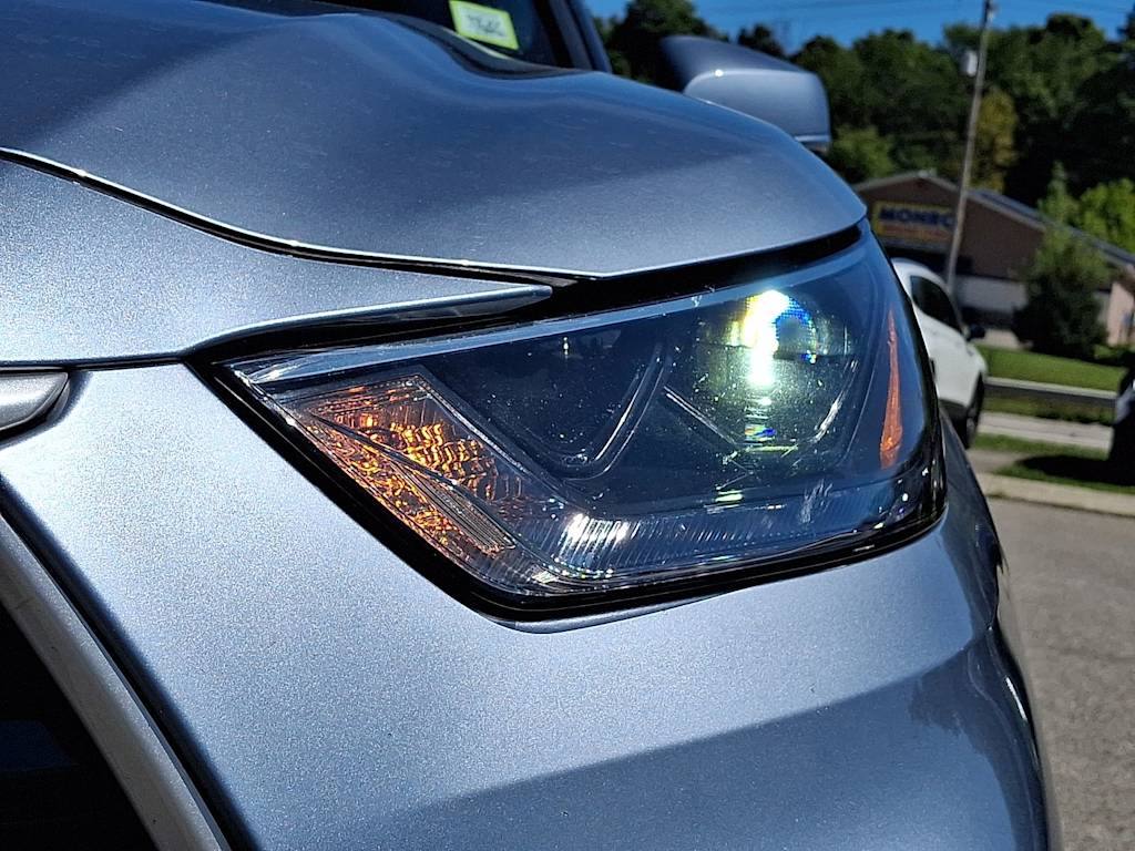 Thumbnail: 2023 Toyota Highlander - 18