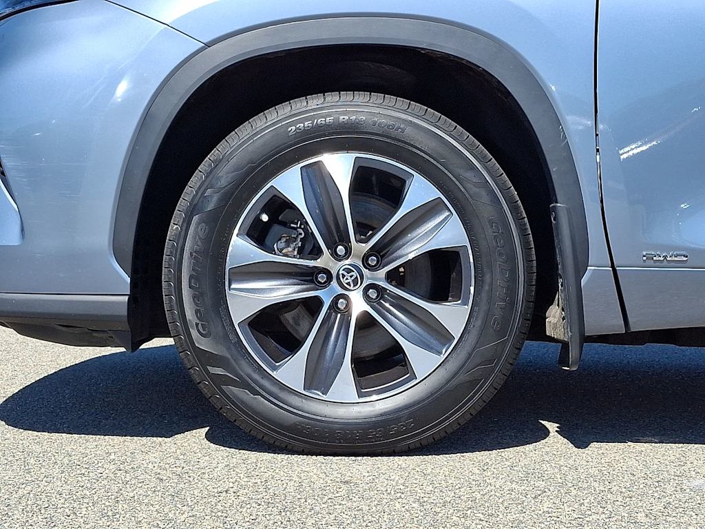 Thumbnail: 2023 Toyota Highlander - 8