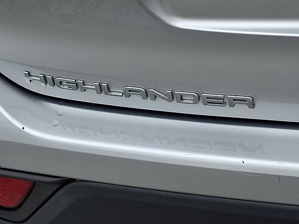 Thumbnail: 2023 Toyota Highlander - 31