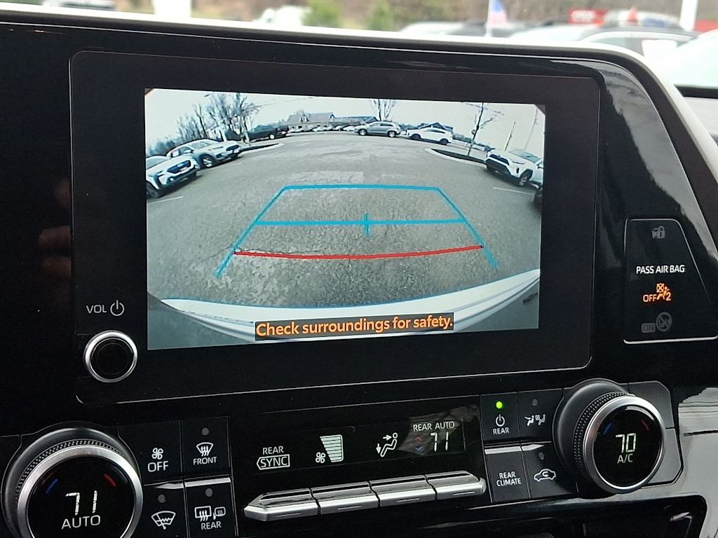 Thumbnail: 2023 Toyota Highlander - 23