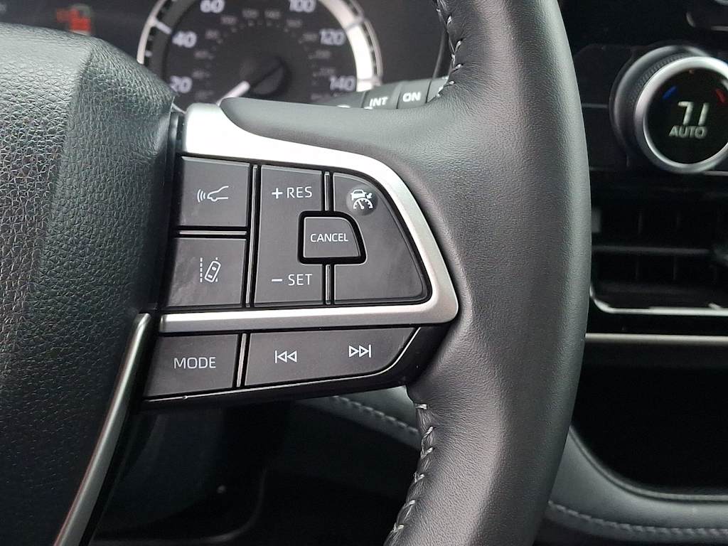 Thumbnail: 2023 Toyota Highlander - 26