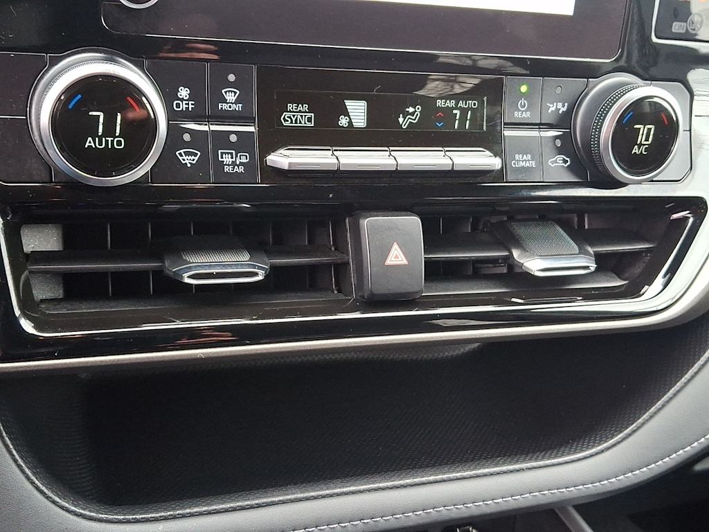 Thumbnail: 2023 Toyota Highlander - 22