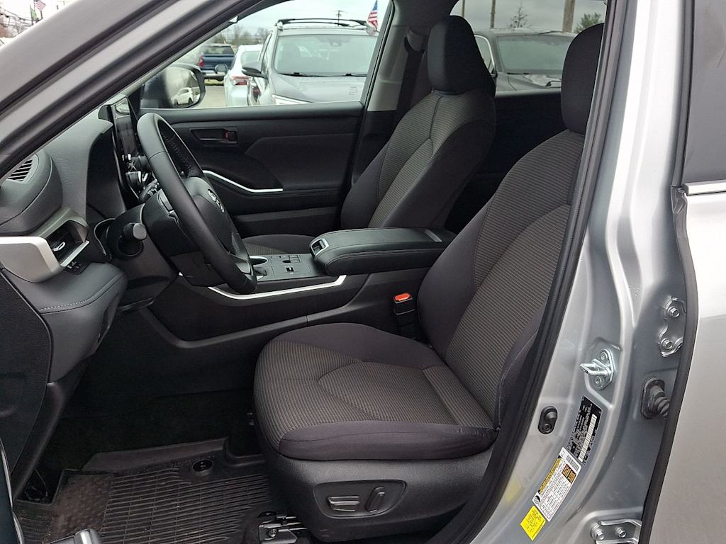 Thumbnail: 2023 Toyota Highlander - 9