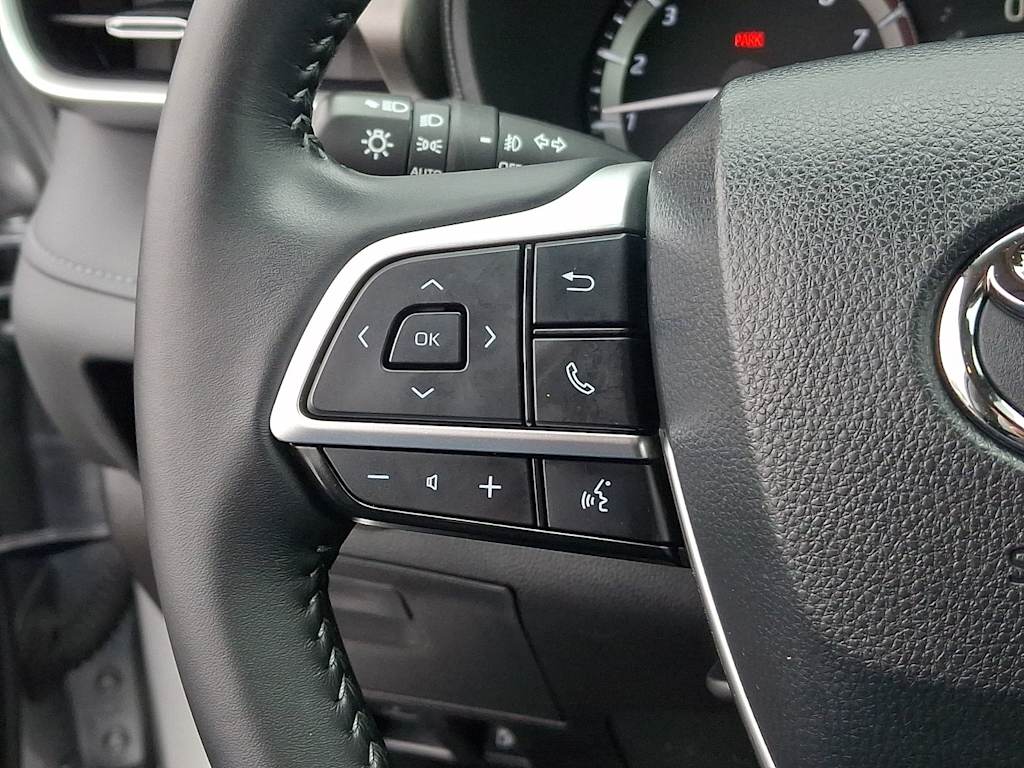 Thumbnail: 2023 Toyota Highlander - 25