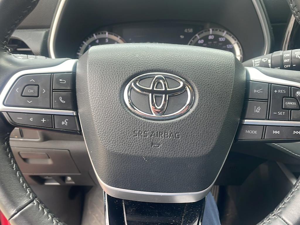 Thumbnail: 2023 Toyota Highlander - 17