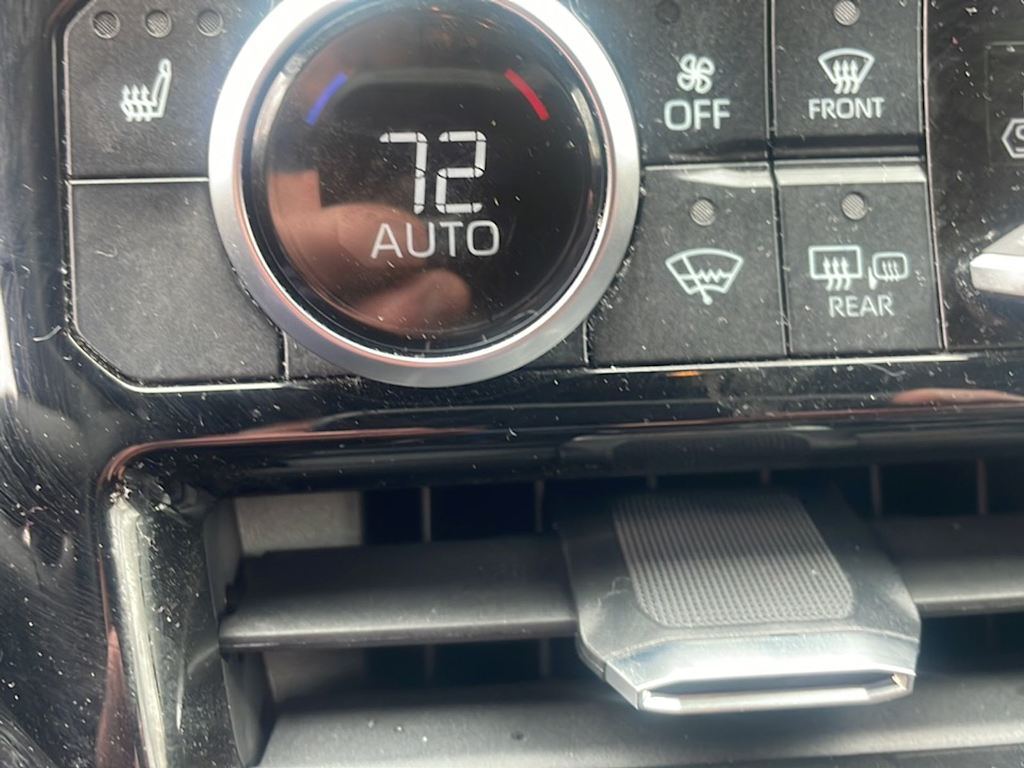 Thumbnail: 2023 Toyota Highlander - 16