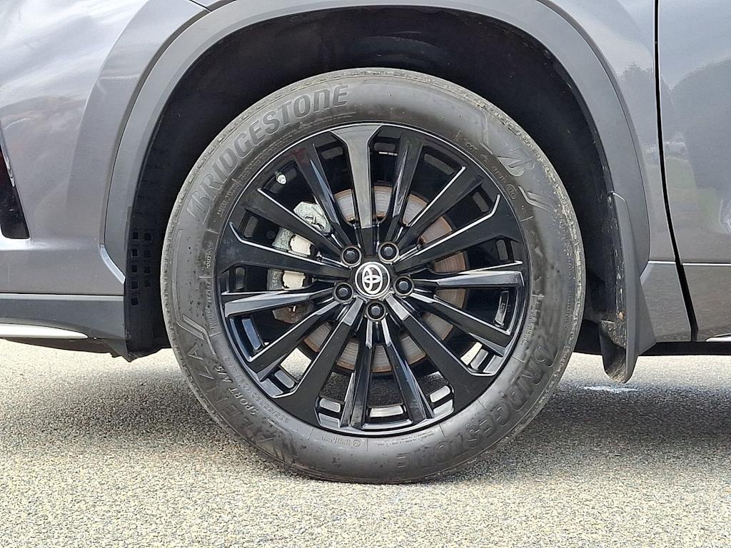 Thumbnail: 2023 Toyota Highlander - 8