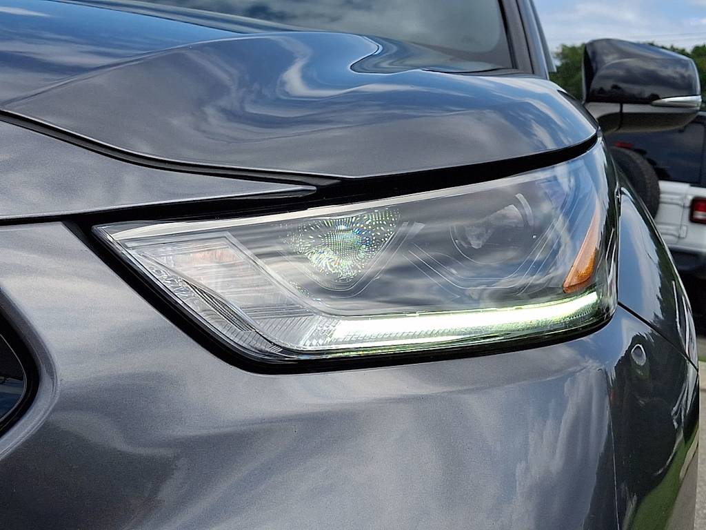 Thumbnail: 2023 Toyota Highlander - 19