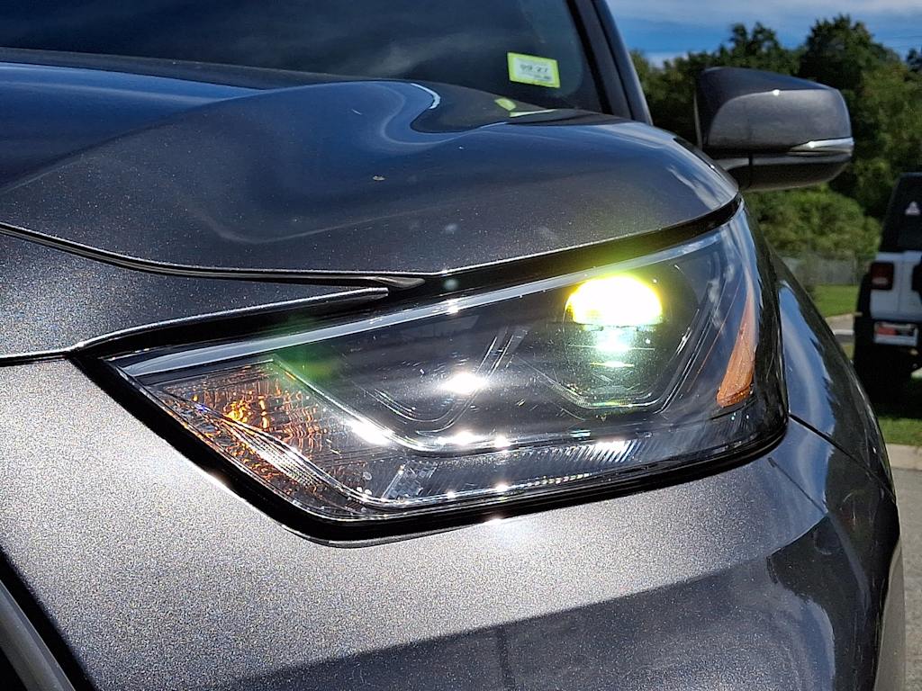Thumbnail: 2023 Toyota Highlander - 19
