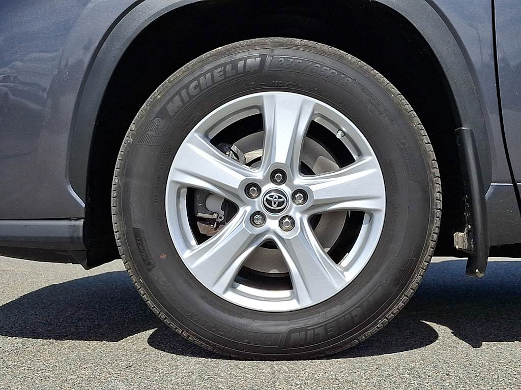 Thumbnail: 2023 Toyota Highlander - 8