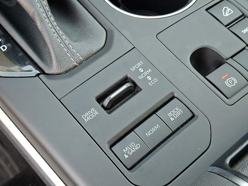 Thumbnail: 2023 Toyota Highlander - 30