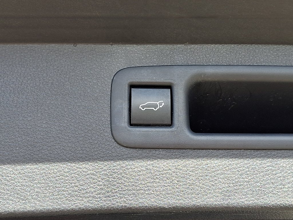 Thumbnail: 2023 Toyota Highlander - 33