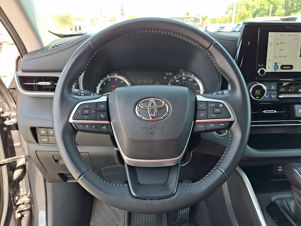 Thumbnail: 2023 Toyota Highlander - 9