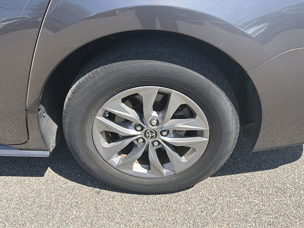 Thumbnail: 2023 Toyota Sienna - 21