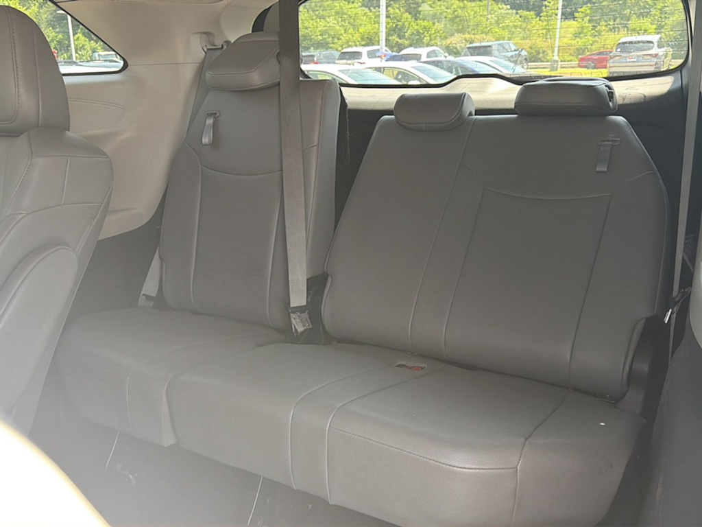 Thumbnail: 2023 Toyota Sienna - 17