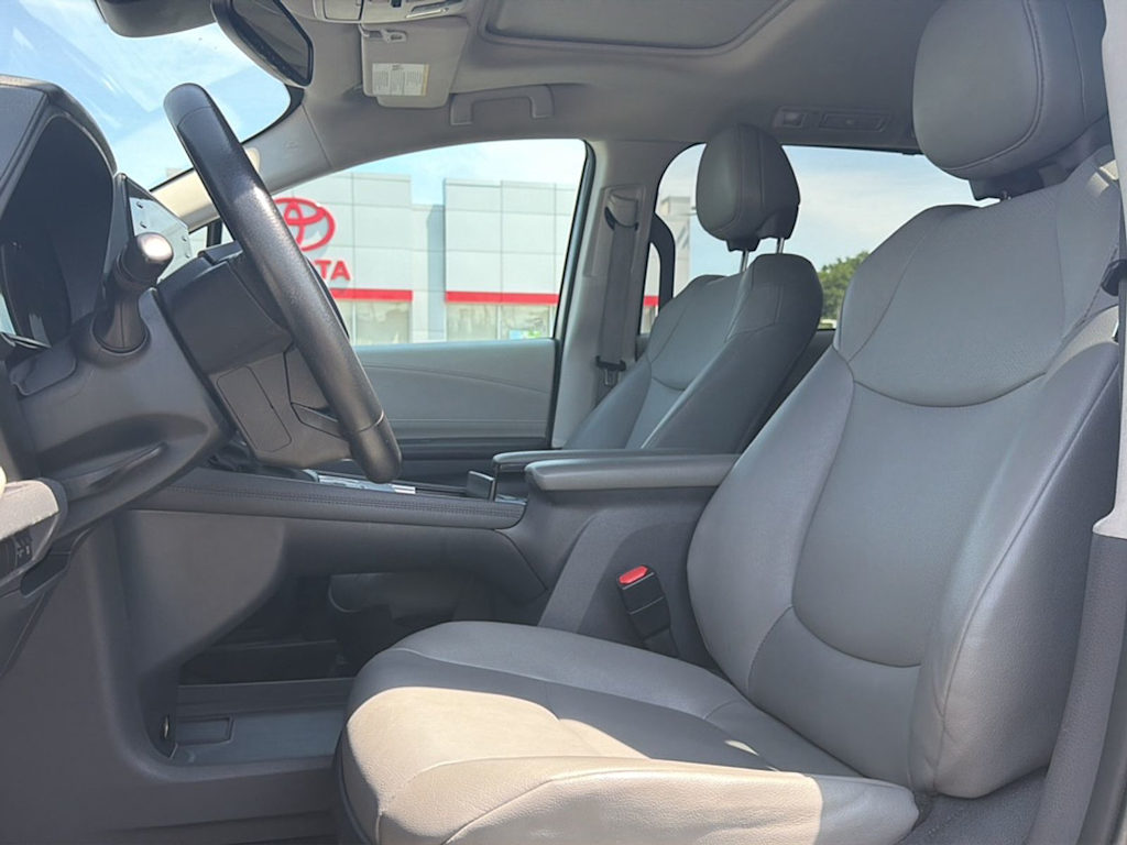 Thumbnail: 2023 Toyota Sienna - 7