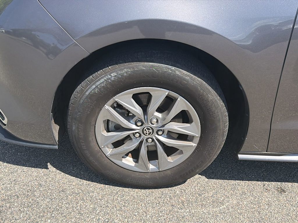 Thumbnail: 2023 Toyota Sienna - 22