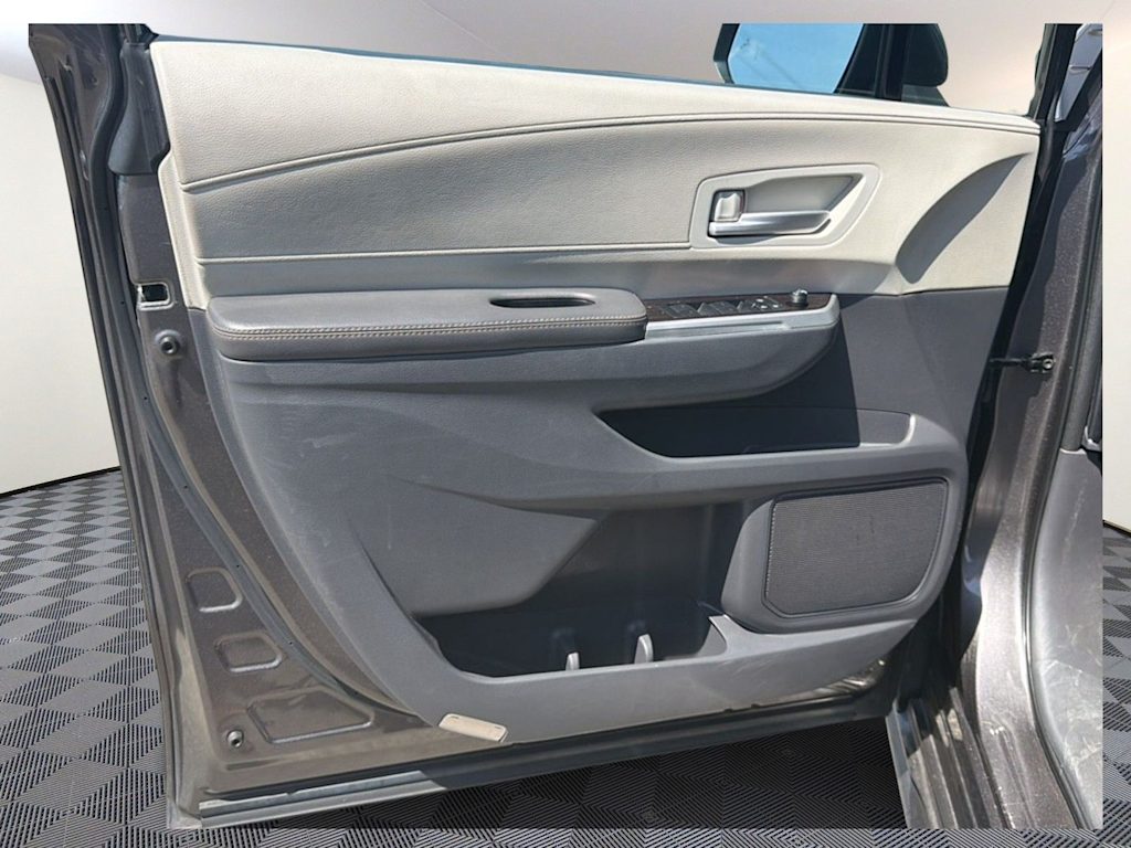 Thumbnail: 2023 Toyota Sienna - 14