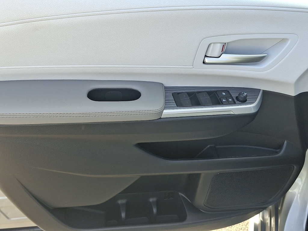 Thumbnail: 2025 Toyota Sienna - 21