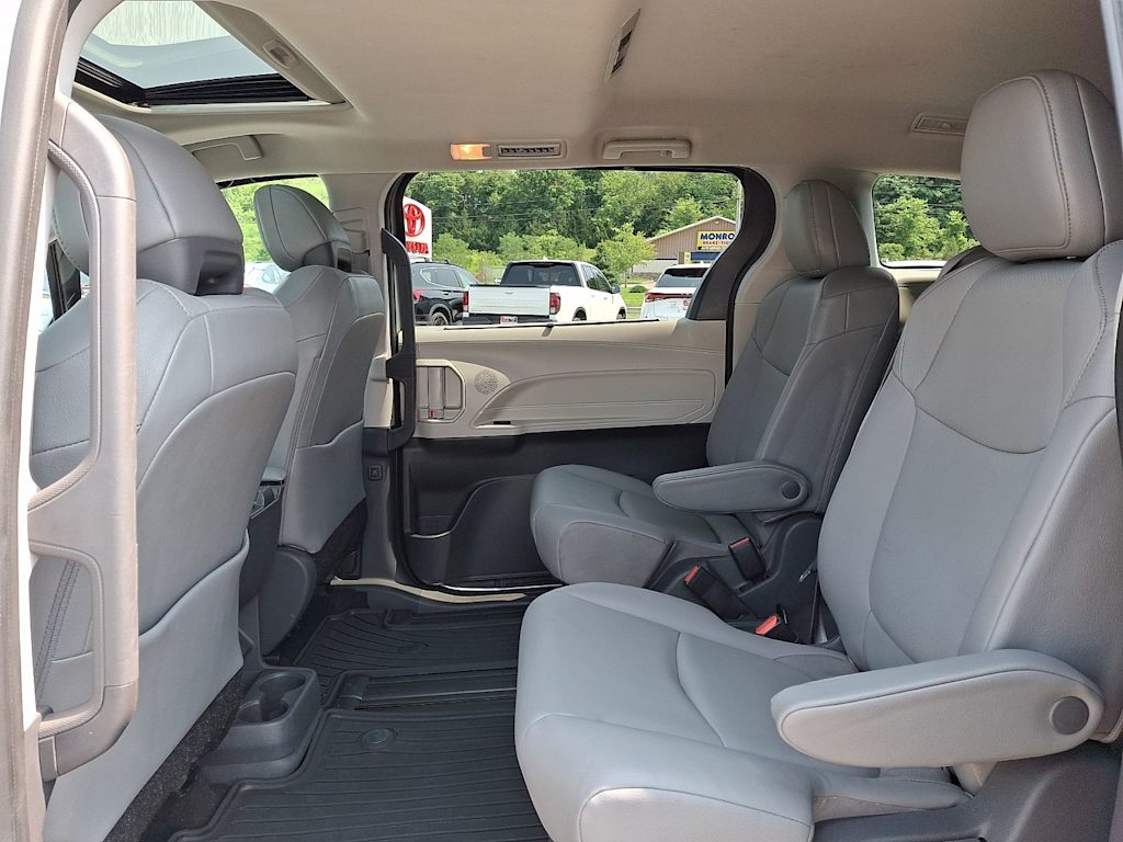 Thumbnail: 2021 Toyota Sienna - 11