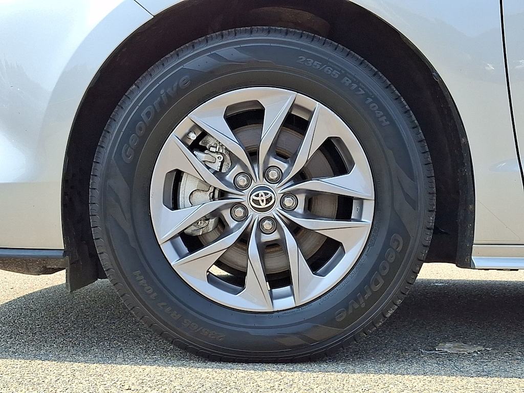 Thumbnail: 2021 Toyota Sienna - 8