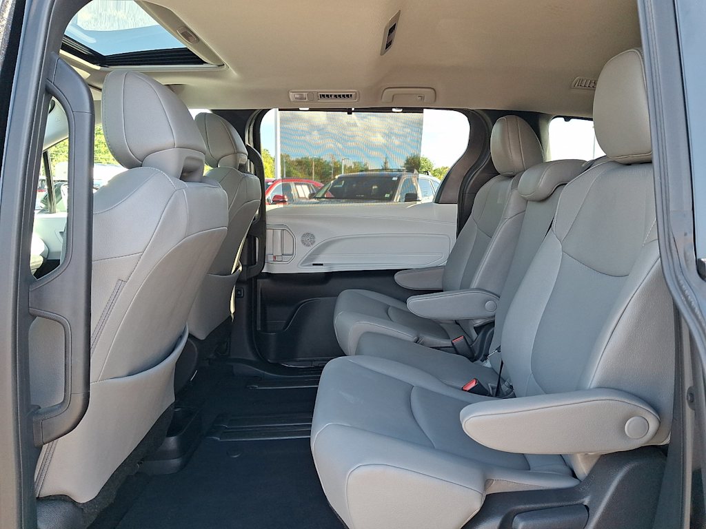 Thumbnail: 2026 Toyota Sienna - 11
