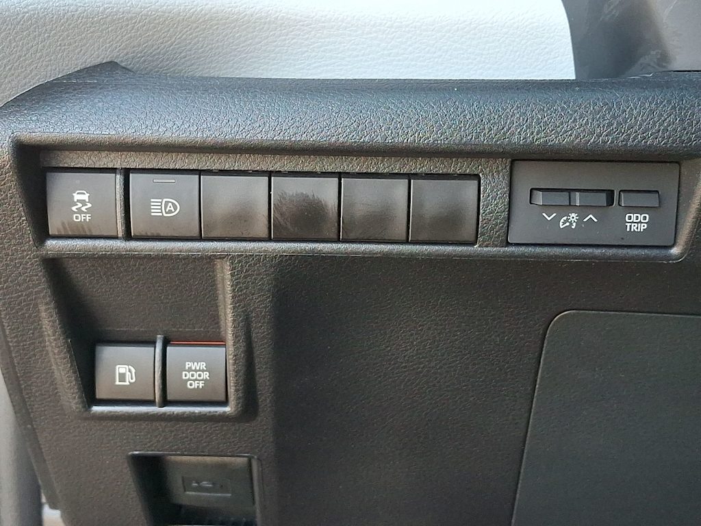 Thumbnail: 2026 Toyota Sienna - 29