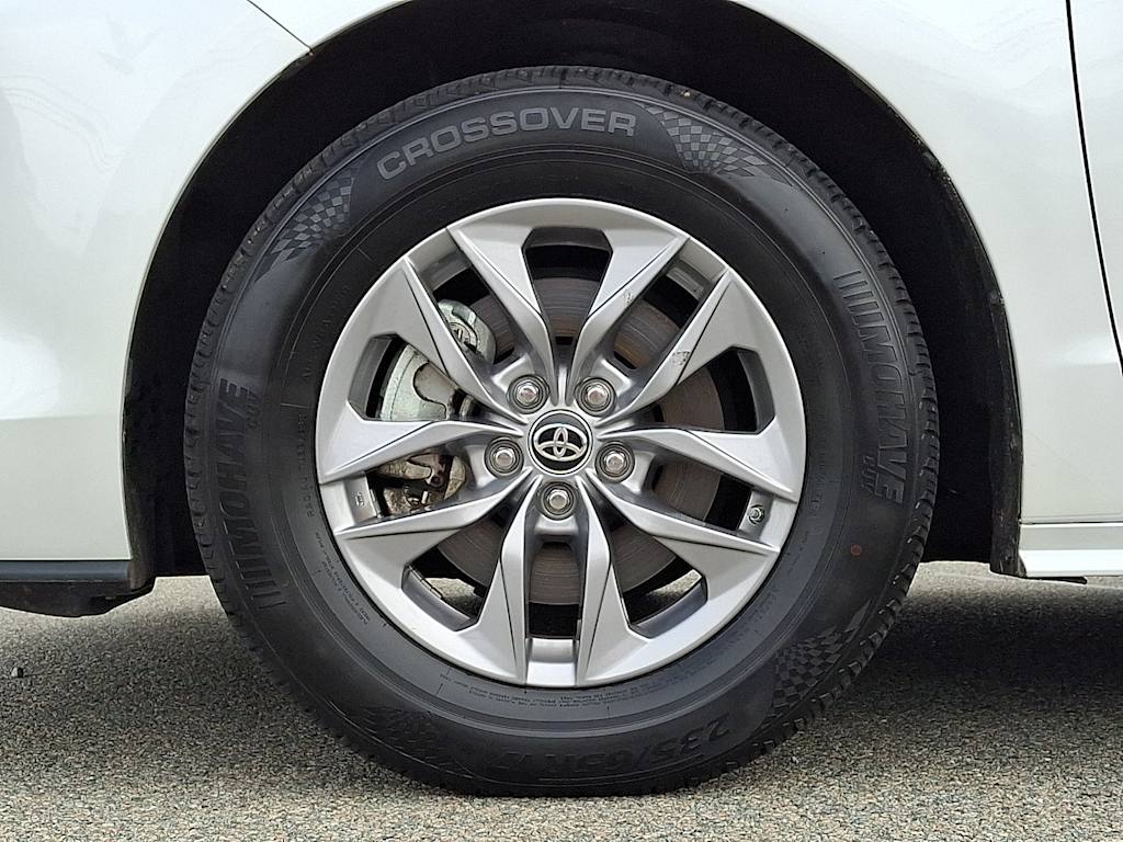 Thumbnail: 2025 Toyota Sienna - 8