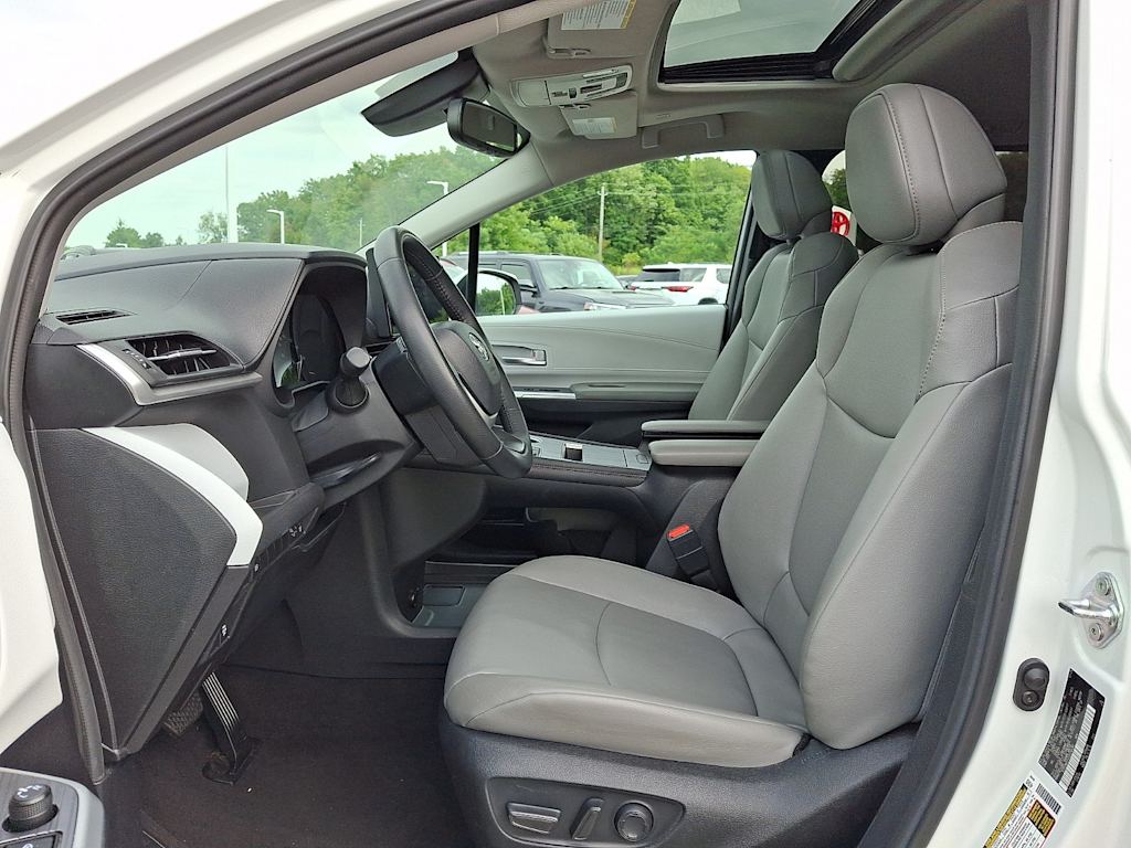 Thumbnail: 2025 Toyota Sienna - 10