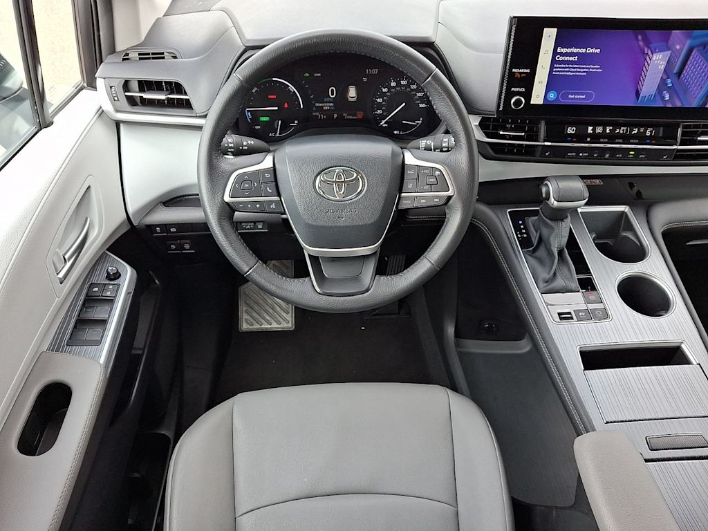 Thumbnail: 2025 Toyota Sienna - 2
