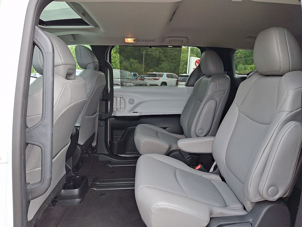Thumbnail: 2025 Toyota Sienna - 11