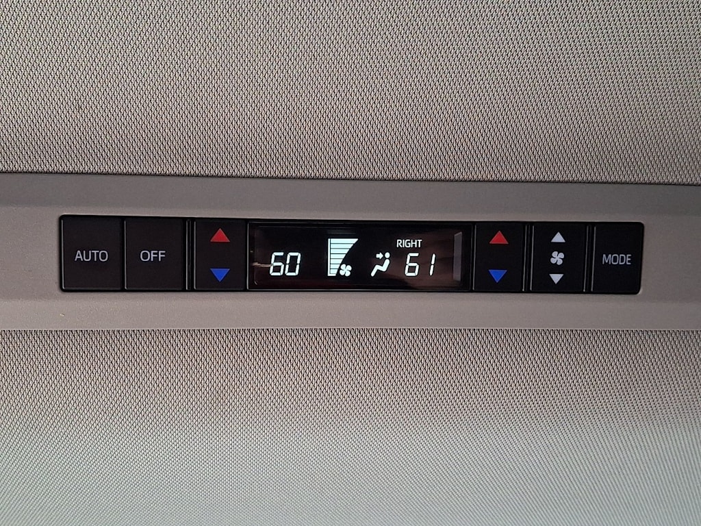 Thumbnail: 2025 Toyota Sienna - 20